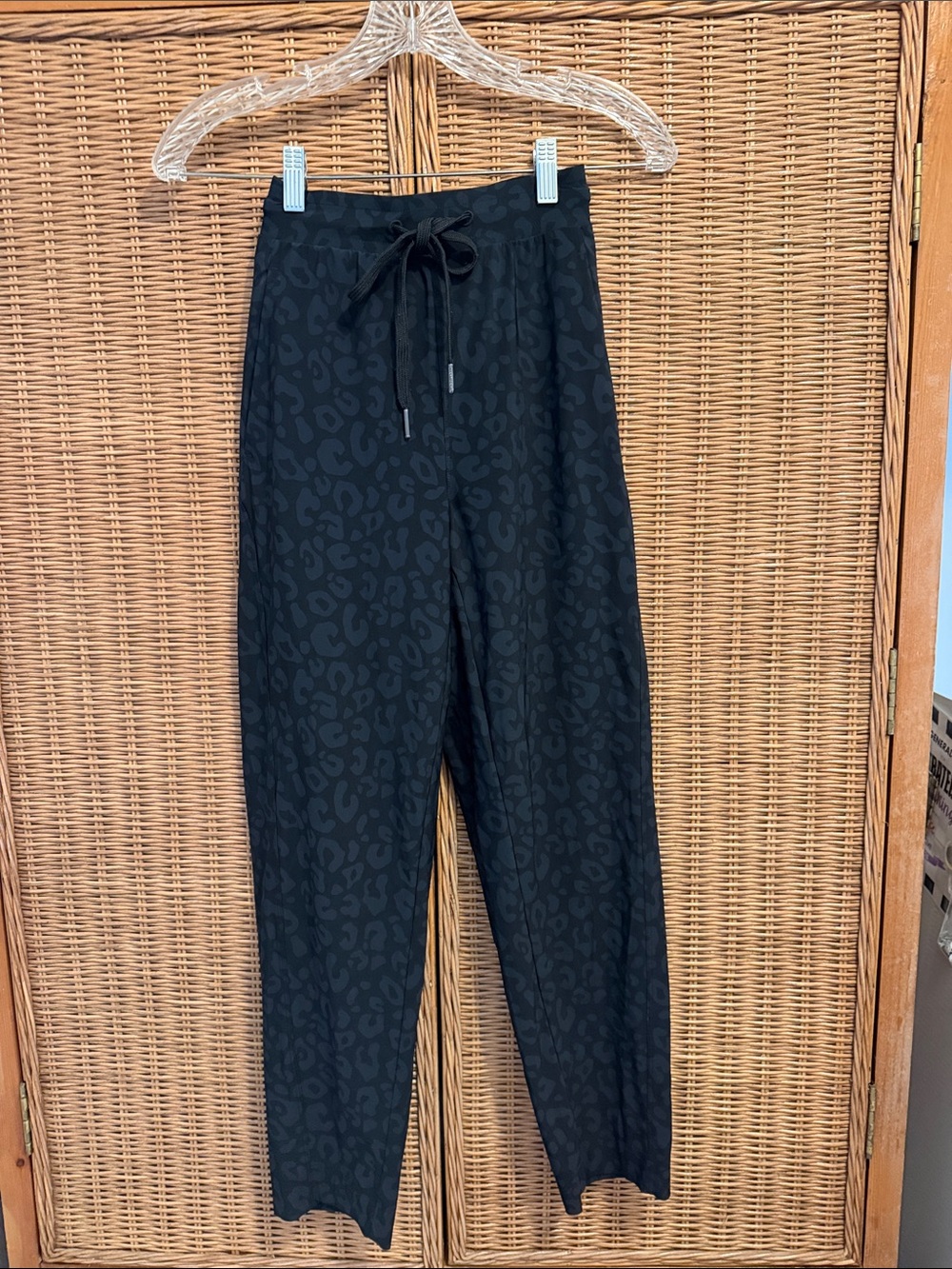 Sweaty Betty Explorer Black Tapered Ankle Pants, XXS with 27 inch inseam